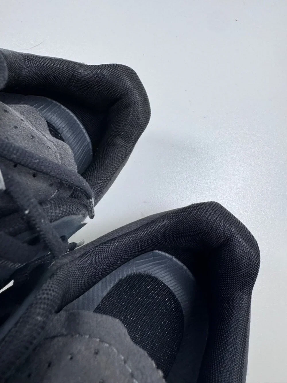 On Cloudflow Mens Running Shoes 9 42.5 Black Grey CloudTec Swiss Engineering